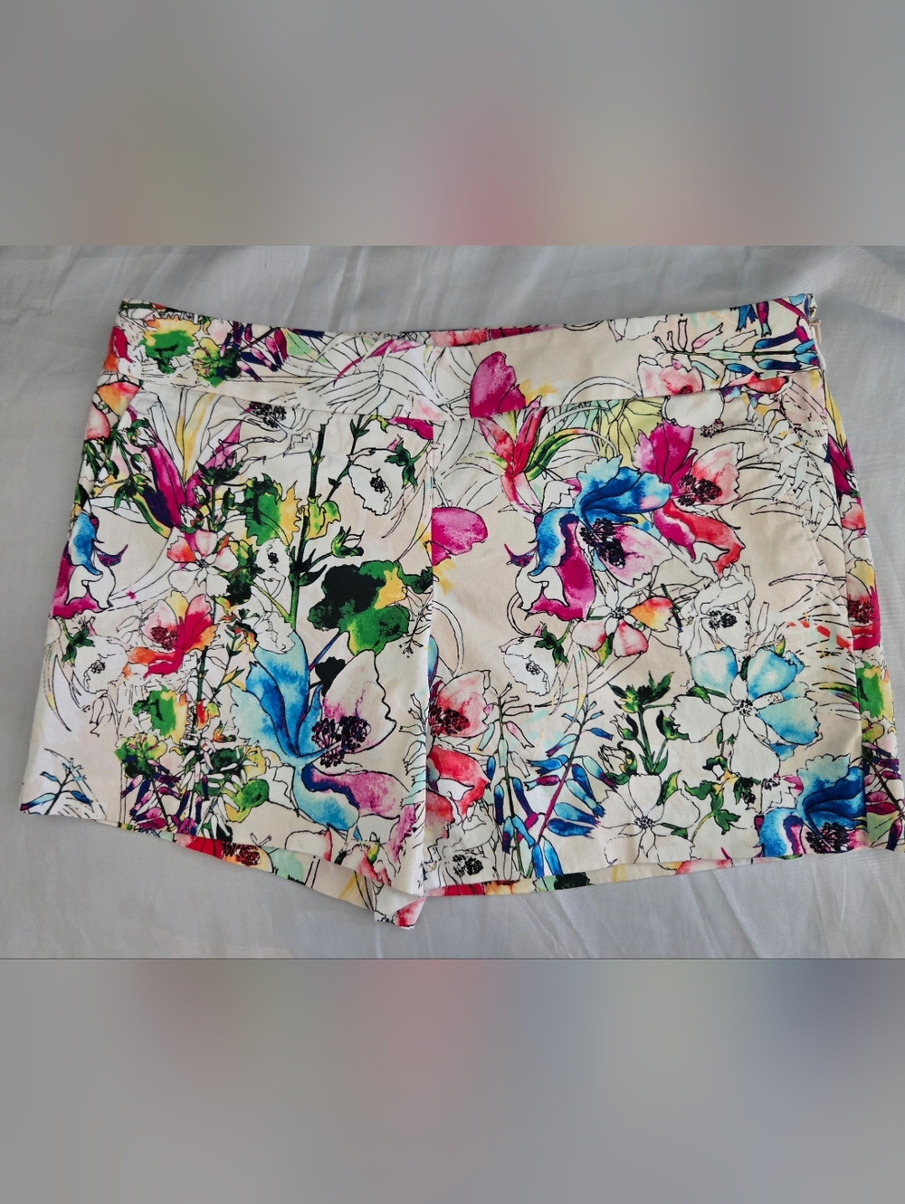 Ladies Express Shorts 4.5" Inseam Multicolor Watetcolor Flowers Side Zip Euc